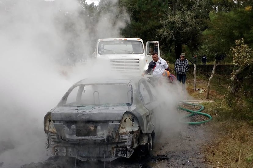 Pobladores retienen a cinco, acusados de delitos en San Agustín Metzquititlán