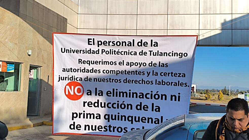Trabajadores de la UPT se manifiestan por pago de prima quinquenal y recorte salarial