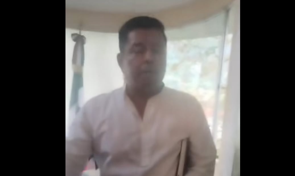 Zenón Cisneros Martínez, secretario municipal de Calnali  I Foto: Toma de video