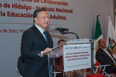 Descarta Menchaca pista de hielo para Navidad; recursos irán a reconstrucción de comunidades