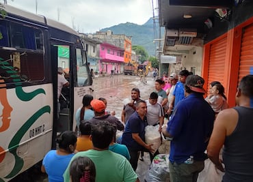 Transportistas del Valle de Tulancingo recogen cuatro toneladas de víveres para familias afectadas