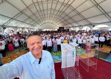Julio Menchaca inicia informes regionales en Huejutla con multitudinaria asistencia