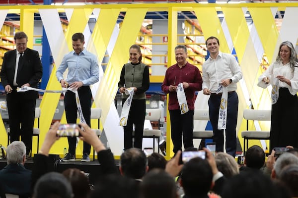 Mercado Libre inaugura centro con robots en Hidalgo