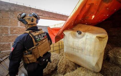 Autoridades aseguran más de 34 mil litros de combustible robado y droga en Tepeapulco