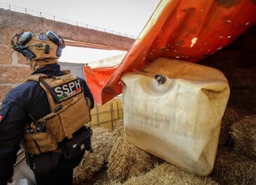 Autoridades aseguran más de 34 mil litros de combustible robado y droga en Tepeapulco