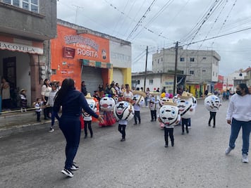 Desfiles de la Revolución Mexicana en el Valle del Mezquital desafían al clima