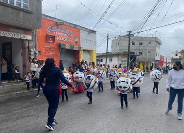 Desfiles de la Revolución Mexicana en el Valle del Mezquital desafían al clima