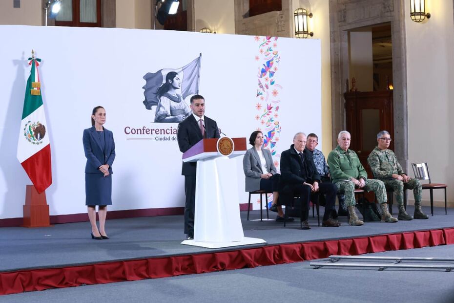 La presidenta Claudia Sheinbaum durante la conferencia matutina desde Palacio Nacional. La acompañan: Omar García Harfuch, secretario de seguridad y protección ciudadana | Foto: Fernanda Rojas