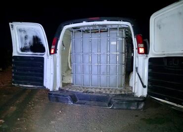 Aseguran camioneta con 2,700 litros de combustible robado en Mineral de la Reforma