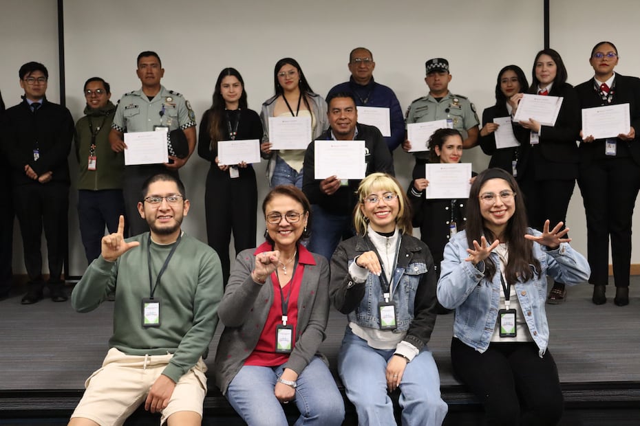 Capacitan a personal del AIFA en Lengua de Señas Mexicana para fortalecer la inclusión | Foto: SEBISO