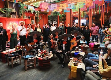 Jalisco conquista corazones en encuentro con medios en París, Francia