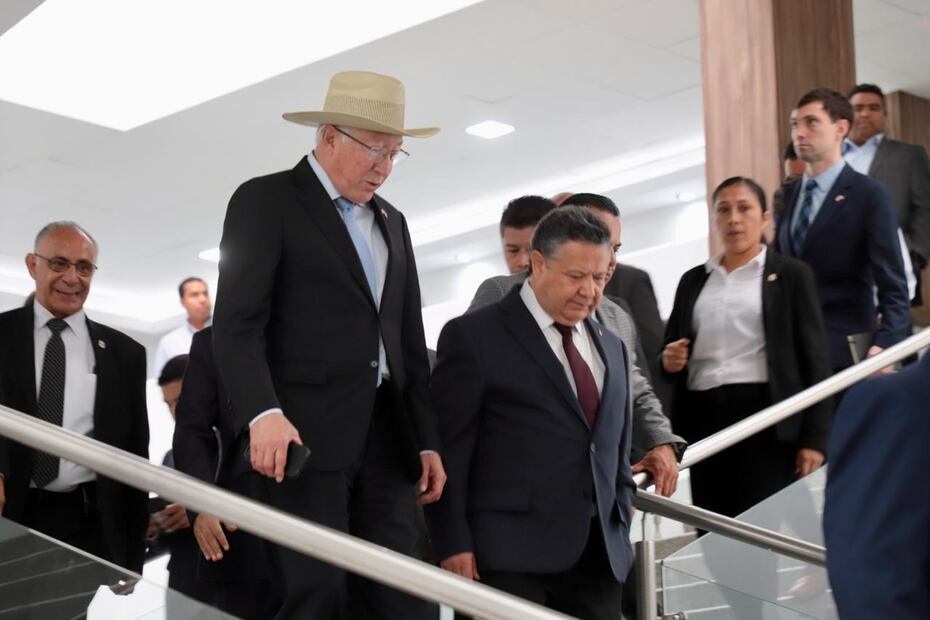 Seguirán las repatriaciones de migrantes que ingresan a EU de forma indocumentada: Ken Salazar | Foto: Luis Soriano