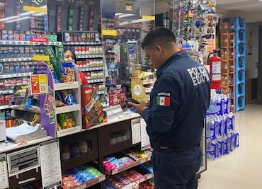 Robo a mano armada en Oxxo de Pachuca desata búsqueda policial