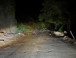 Alertan por derrumbe en la Cuesta de Huautla; carretera afectada