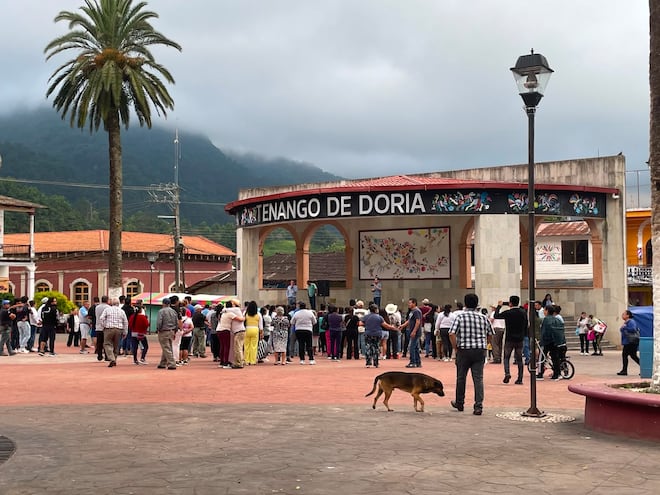 Por fallas eléctricas en Tenango de Doria crean comité ciudadano para exigir soluciones