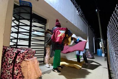 Sufren esposas calvario para visitar a presos