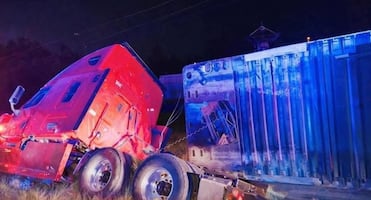 Persecución de tráiler robado deja cuatro lesionados en la Pachuca–Tulancingo