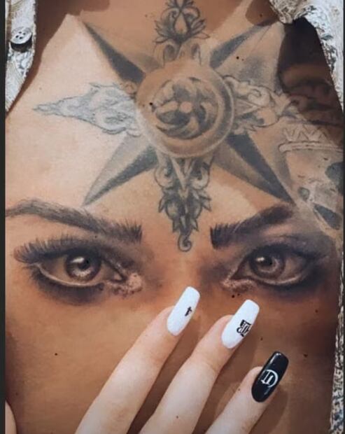 Este fue uno de los tatuajes que Nodal se hizo por Belinda. Foto: Instagram