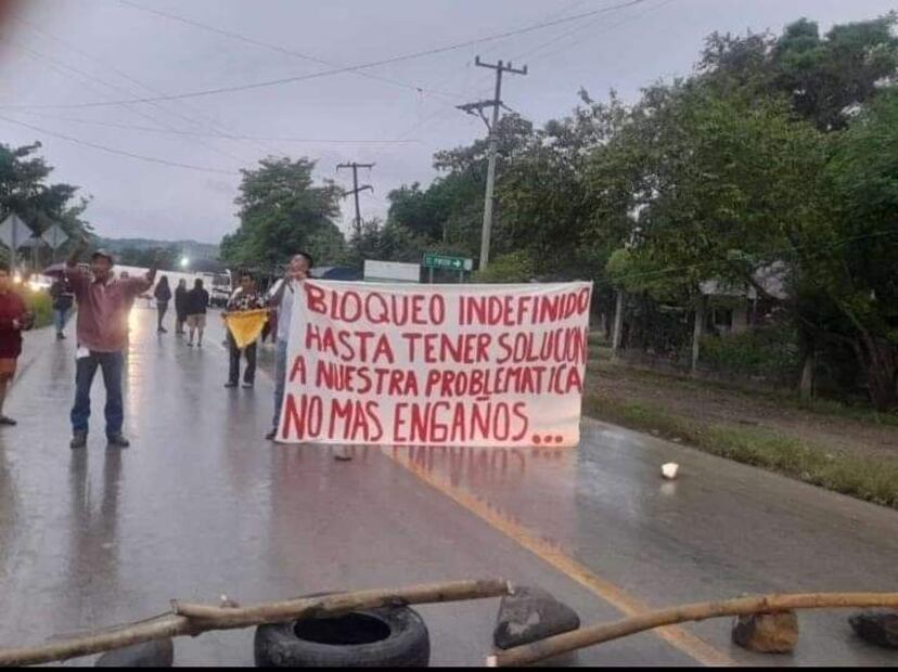 Pobladores de Las Pilas bloquean carretera México-Tampico por problemas en el panteón local | Foto: especial