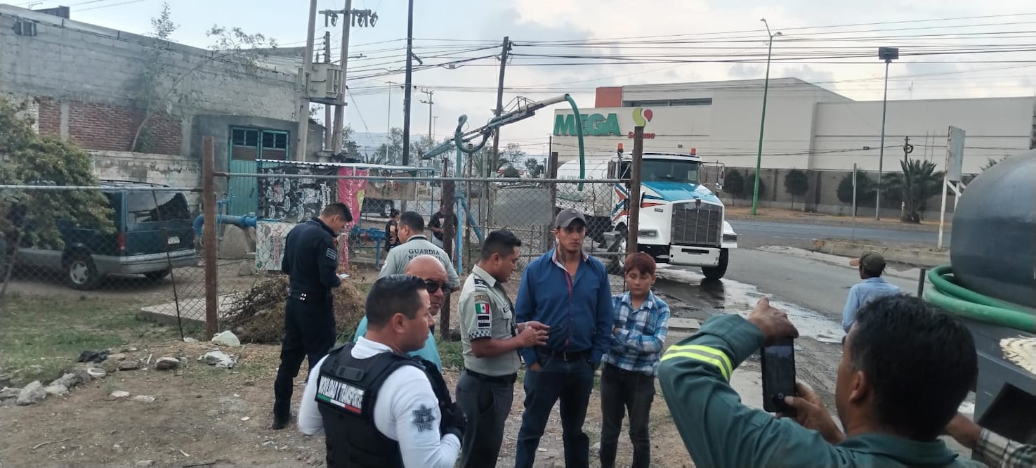 La situación se vio rebasada, en días pasados cuando vecinos de Valle Verde y de otros fraccionamientos presenciaron que el conductor de una pipa estuvo a punto de atropellar a un peatón I Foto: Grisel Lira