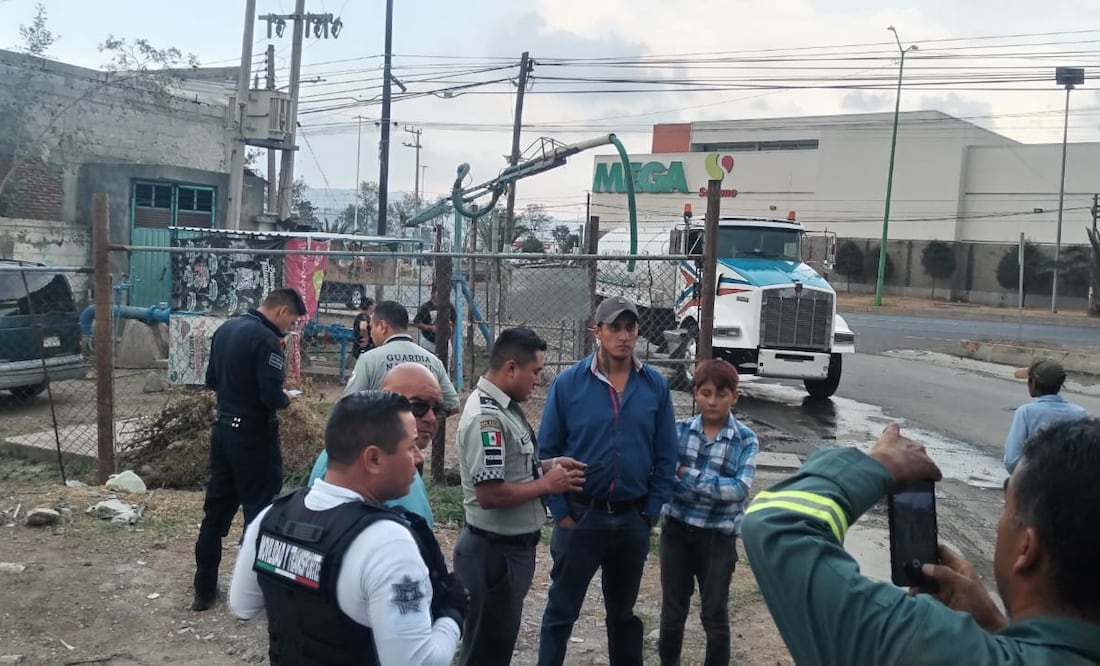 La situación se vio rebasada, en días pasados cuando vecinos de Valle Verde y de otros fraccionamientos presenciaron que el conductor de una pipa estuvo a punto de atropellar a un peatón I Foto: Grisel Lira