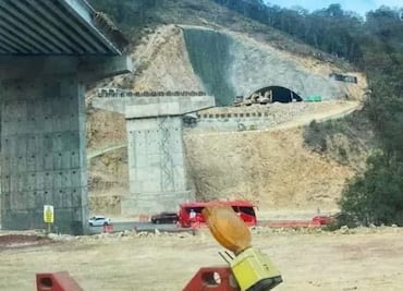 Descubren monumentos piramidales durante obras en carretera Pachuca-Huejutla