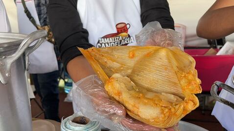 Video: Primero ejercicio y después la tamaliza; miles degustan platillo tradicional en estadio Revolución