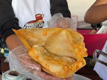 Video: Primero ejercicio y después la tamaliza; miles degustan platillo tradicional en estadio Revolución