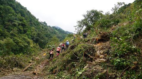En Tenango de Doria evalúan daños en carreteras locales