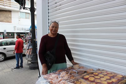 De la cocina profesional a la calle; Adriana, la chef que endulza Pachuca con postres caseros