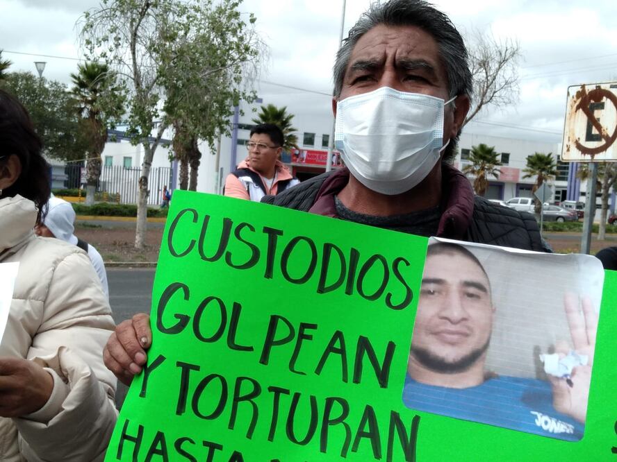 Más de 30 personas entre amigos y familiares se manifestaron
Foto: Carlos Jurado