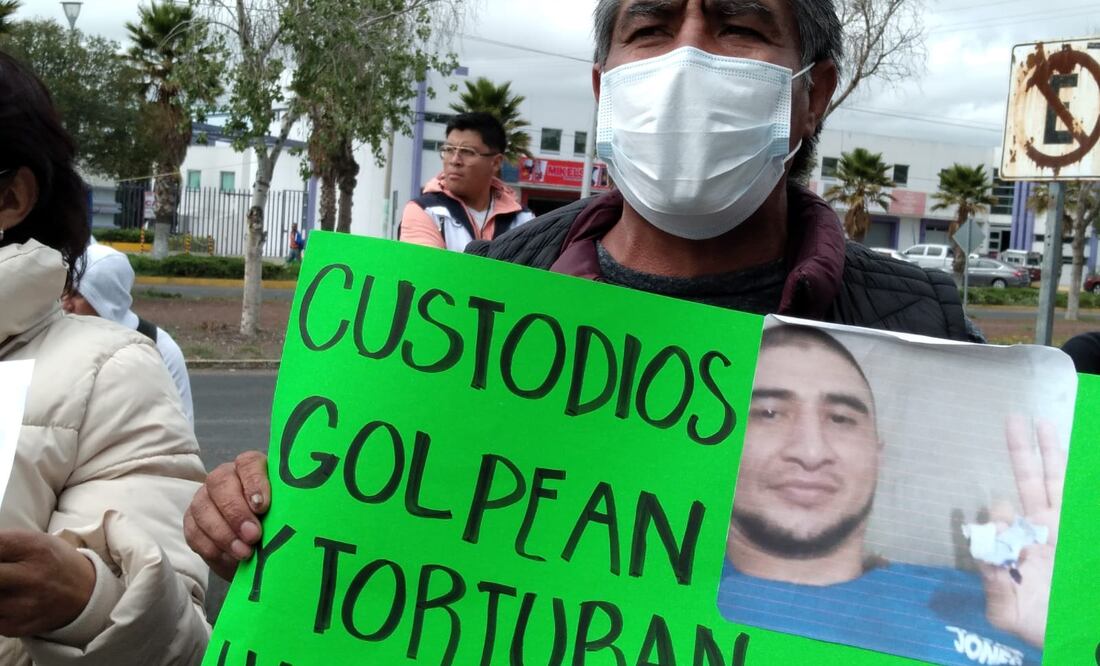 Más de 30 personas entre amigos y familiares se manifestaron
Foto: Carlos Jurado