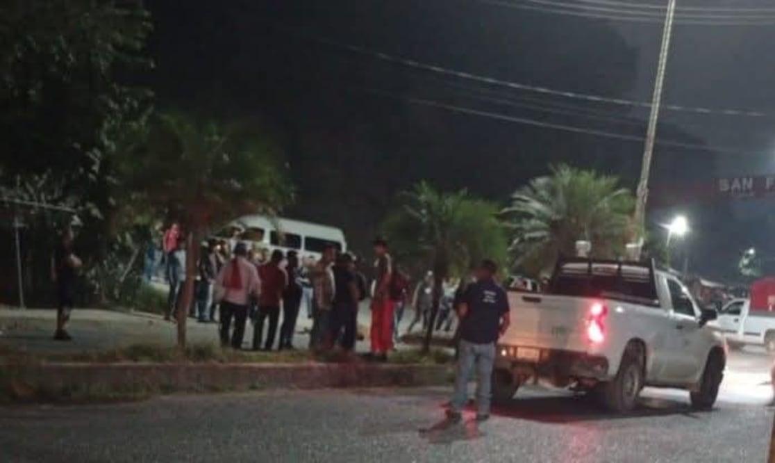 Bloqueo en el acceso a San Felipe Orizatlán | Foto: especial