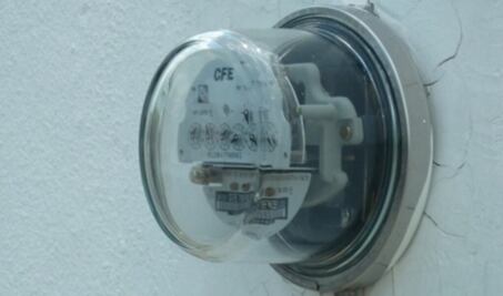 Retienen a dos empleados de CFE tras accidente eléctrico