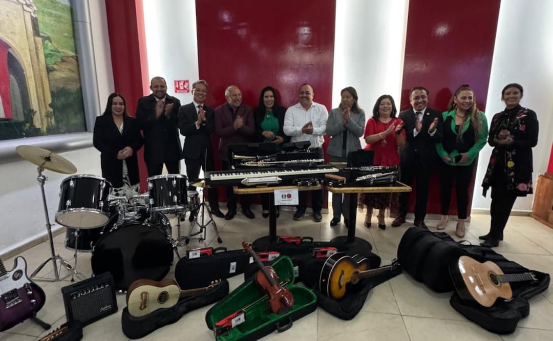 San Felipe Orizatlán recibe donación de instrumentos | Foto: especial
