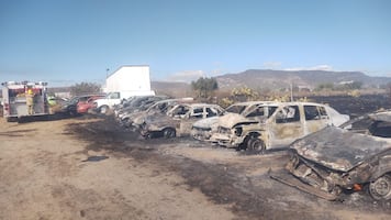 Controlan incendio en corralón de vehículos en Epazoyucan