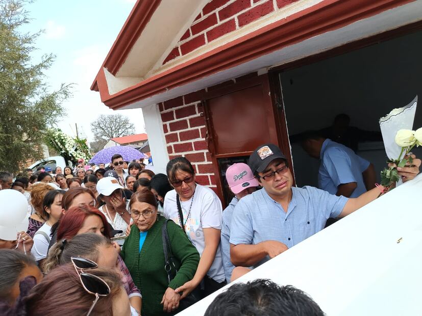 Familiares y amigos dieron el adiós a niña asesinada en Tulancingo | Foto: Grisel Lira