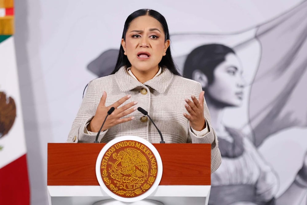 La presidenta Claudia Sheinbaum durante su conferencia matutina desde Palacio Nacional. La acompañan: Ariadna Montiel, secretaria de Bienestar. Foto: Agencia EL UNIVERSAL/Diego Simón Sánchez/RDB.