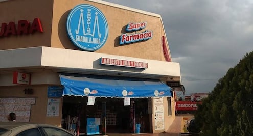 Asalto a farmacia en Mineral de la Reforma; dos sujetos armados roban dinero y huyen