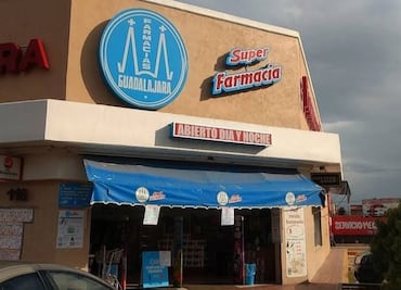 Asalto a farmacia en Mineral de la Reforma; dos sujetos armados roban dinero y huyen