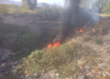 Apagan incendio de 100 llantas en Mixquiahuala