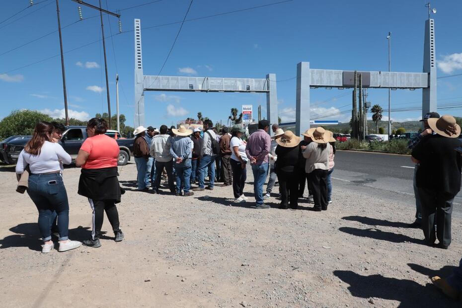 Ejidatarios de Santiago Tlapacoya liberan la México-Actopan I Foto: Luis Soriano