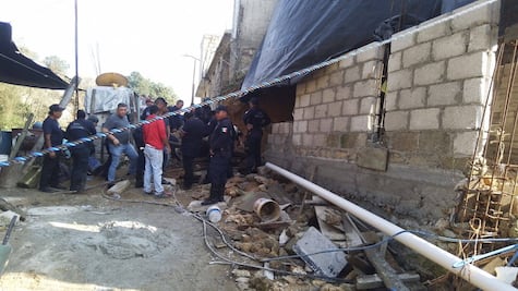 Derrumbe de muro en Zacualtipán deja cuatro heridos; dos graves