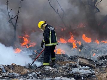 Controlan incendio de gran magnitud en patios de la empresa Estrella Blanca