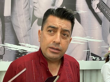 Secretario promueve amparo contra multa y resolución laboral