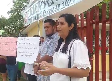 Cierran escuela primaria por imposición de maestra en Huejutla