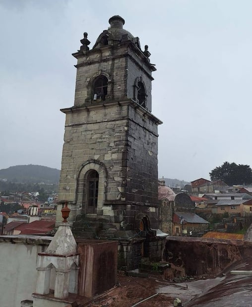 Tormenta eléctrica daña cruz y torre de parroquia histórica en Real del Monte Facebook: Dirección de Proteccion Civil y Bomberos de Mineral del Monte