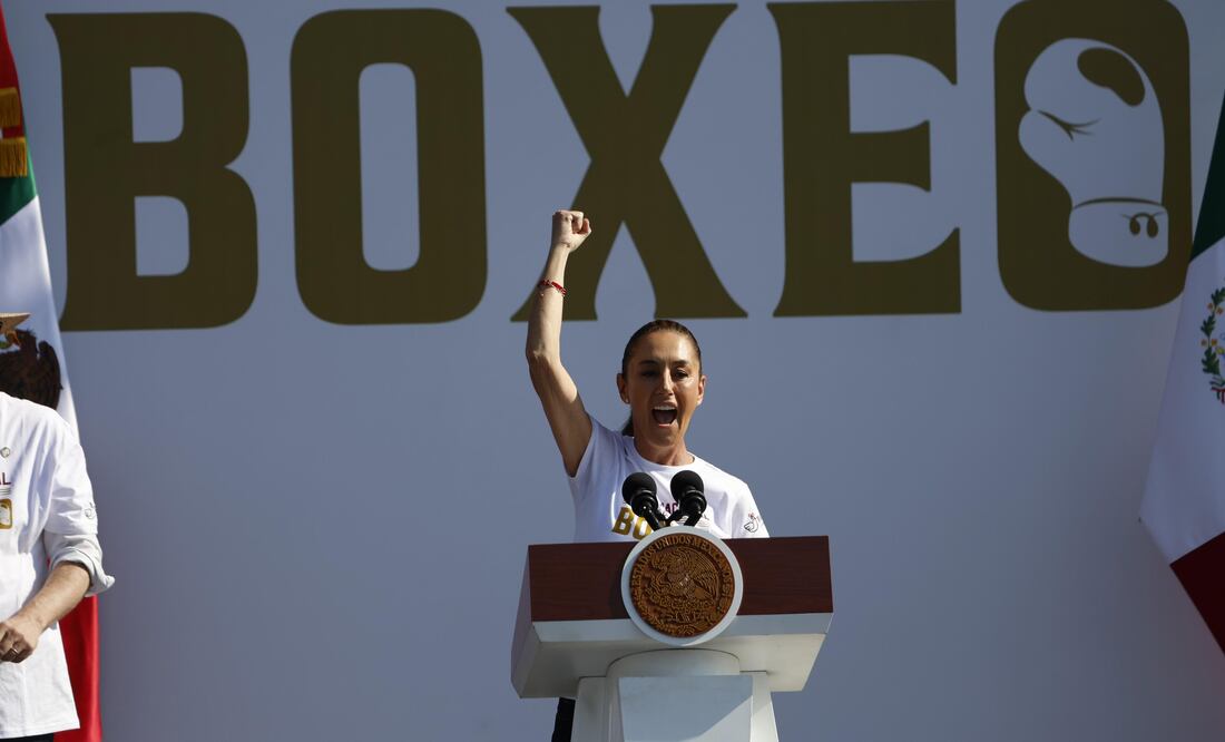 "Clase Nacional de Boxeo" en el Zócalo capitalino. Encabezan el evento la presidenta de México, Claudia Sheinbaum, los exboxeadores Julio César Chávez, Oscar de la Hoya, Roberto 'Manos de Piedra' Durán, entre otros. Domingo 6 abril 2025. Foto: Agencia EL UNIVERSAL/Diego Simón Sánchez/LCG