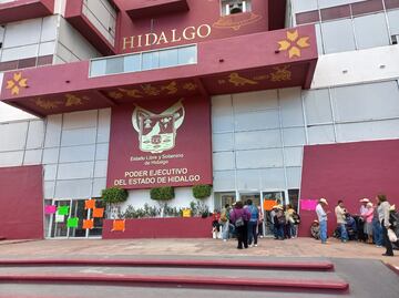 Pobladores de Ixmiquilpan exigen obra pública en Palacio de Gobierno