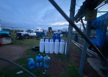 FGR asegura más de 3 mil litros de gas L.P. en cateo en Acatlán